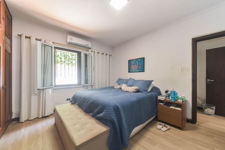 Casa à venda com 300m², 4 quartos e 4 vagasSuíte