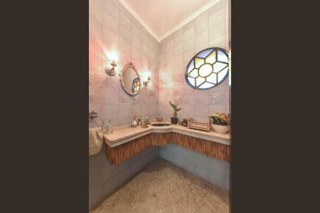 Casa à venda com 300m², 4 quartos e 4 vagasLavabo