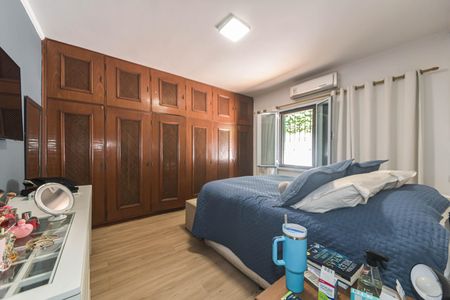 Casa à venda com 300m², 4 quartos e 4 vagasSuíte