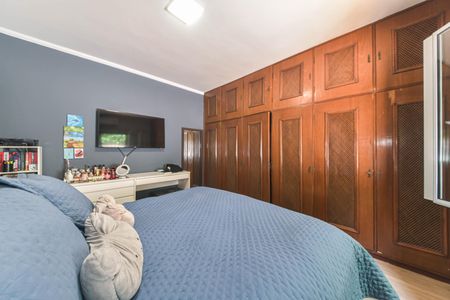 Casa à venda com 300m², 4 quartos e 4 vagasSuíte