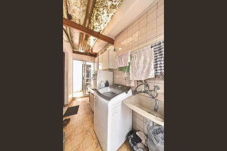 Casa à venda com 300m², 4 quartos e 4 vagasÁrea de Serviço