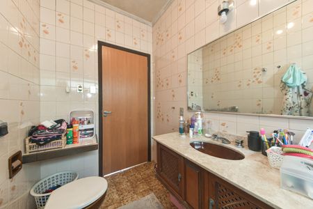 Casa à venda com 300m², 4 quartos e 4 vagasBanheiro Social