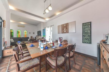 Casa à venda com 300m², 4 quartos e 4 vagasSala