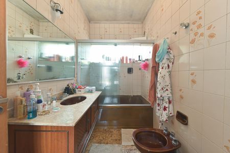 Casa à venda com 300m², 4 quartos e 4 vagasBanheiro Social