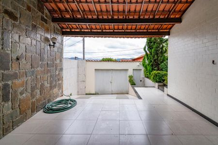 Casa à venda com 194m², 3 quartos e 1 vagaGaragem