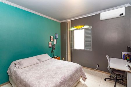 Casa à venda com 194m², 3 quartos e 1 vagaQuarto