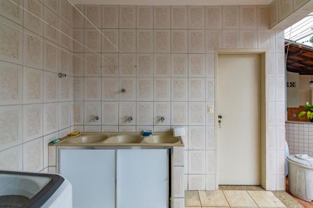 Casa à venda com 194m², 3 quartos e 1 vagaÁrea de Serviço