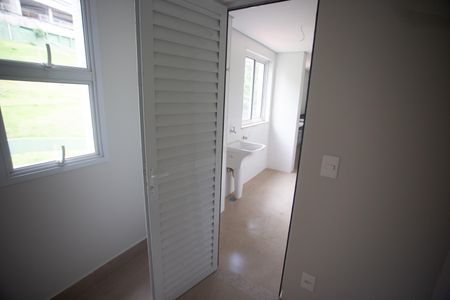 Apartamento à venda com 134m², 4 quartos e 4 vagasArea de serviço