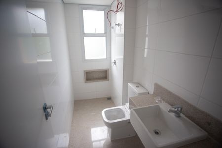 Apartamento à venda com 134m², 4 quartos e 4 vagasBanheiro