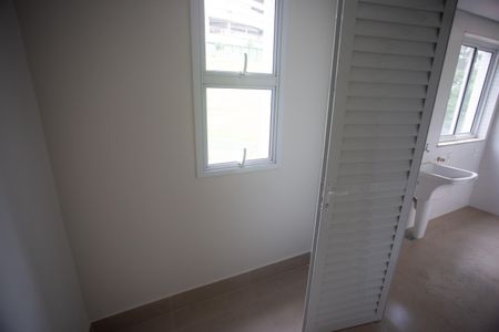 Apartamento à venda com 134m², 4 quartos e 4 vagasArea de serviço