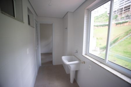 Apartamento à venda com 134m², 4 quartos e 4 vagasArea de serviço