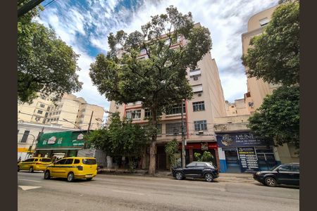 Apartamento à venda com 55m², 1 quarto e sem vagaFachada e portaria