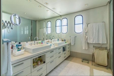 Apartamento à venda com 5 quartos, 350m² em Santa Cecilia, São Paulo