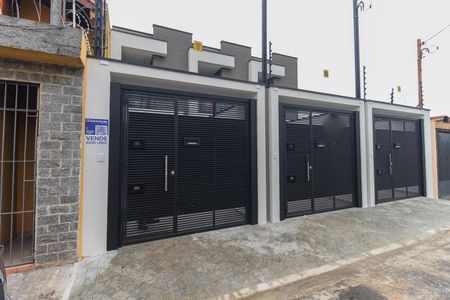Casa à venda com 90m², 2 quartos e 2 vagasFachada