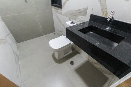 Casa à venda com 90m², 2 quartos e 2 vagasBanheiro da Suíte 1