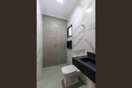 Casa à venda com 90m², 2 quartos e 2 vagasBanheiro da Suíte 1