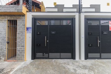 Casa à venda com 90m², 2 quartos e 2 vagasFachada