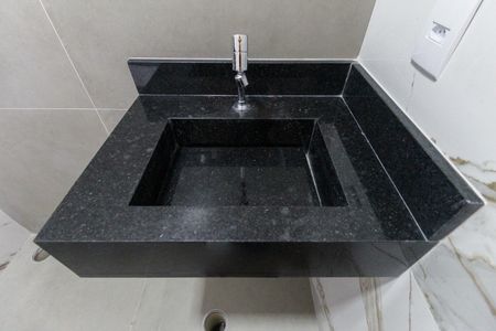 Casa à venda com 90m², 2 quartos e 2 vagasBanheiro da Suíte 2