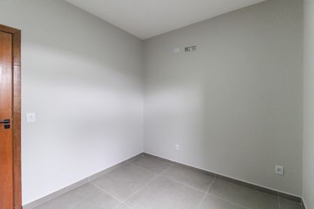 Casa à venda com 90m², 2 quartos e 2 vagasSuíte 2