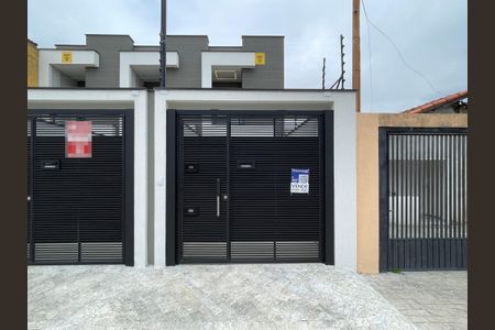 Casa à venda com 90m², 2 quartos e 2 vagasFachada + Placa