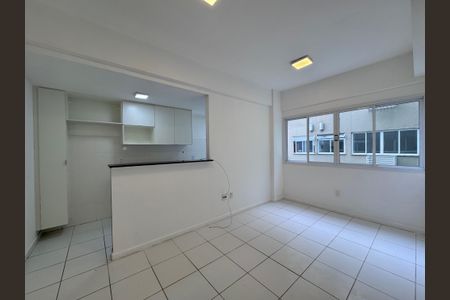 Sala de apartamento para alugar com 1 quarto, 52m² em Recreio dos Bandeirantes, Rio de Janeiro