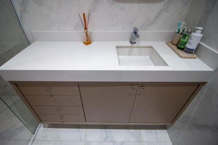 Banheiro da Suíte  de casa de condomínio para alugar com 3 quartos, 120m² em Boa Vista, Sorocaba