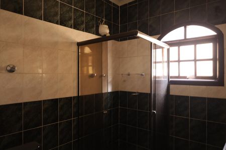 Casa para alugar com 245m², 4 quartos e 4 vagasBanheiro 2