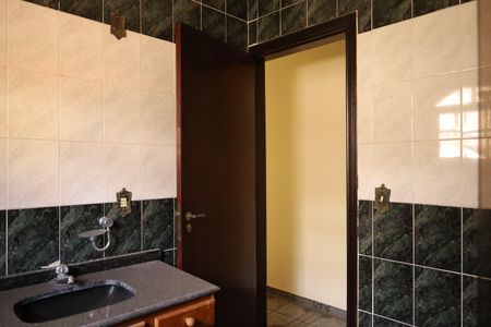 Casa para alugar com 245m², 4 quartos e 4 vagasBanheiro 2