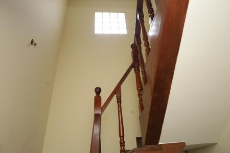 Casa para alugar com 245m², 4 quartos e 4 vagasEscadas