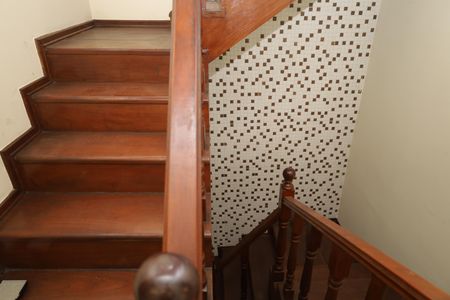 Casa para alugar com 245m², 4 quartos e 4 vagasEscadas