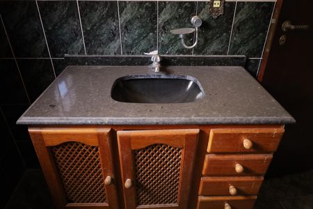 Casa para alugar com 245m², 4 quartos e 4 vagasBanheiro 2