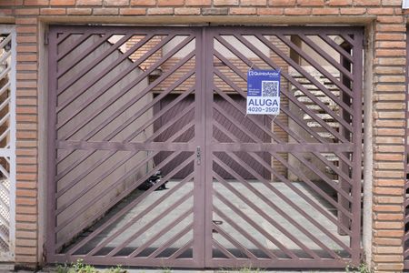 Casa para alugar com 245m², 4 quartos e 4 vagasPlaca instalada no portão do imóvel - Código OPGG-27