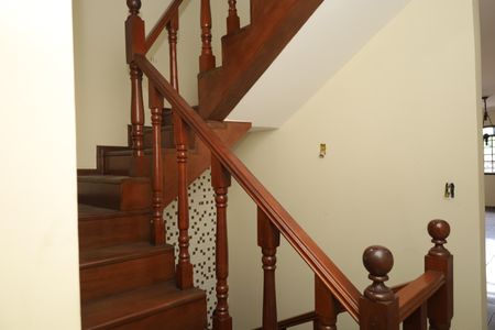 Casa para alugar com 245m², 4 quartos e 4 vagasEscadas