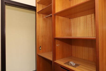 Casa para alugar com 245m², 4 quartos e 4 vagasQuarto 1 - Closet