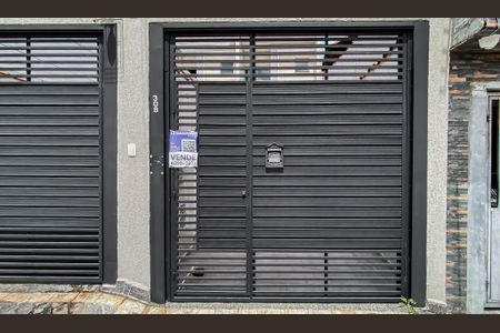 Casa à venda com 80m², 2 quartos e 2 vagasFachada