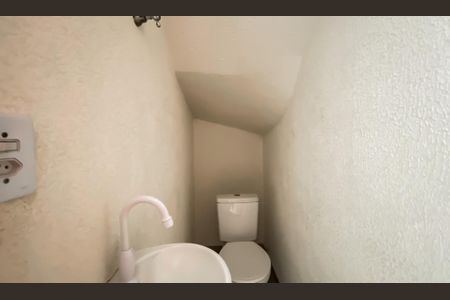 Casa à venda com 80m², 2 quartos e 2 vagasLavabo