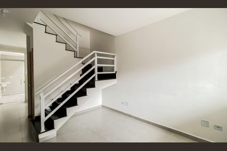 Sala de casa à venda com 2 quartos, 80m² em Jardim Fernandes, São Paulo