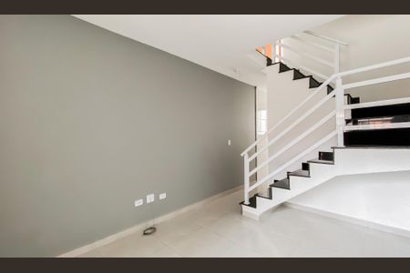 Casa à venda com 80m², 2 quartos e 2 vagasSala