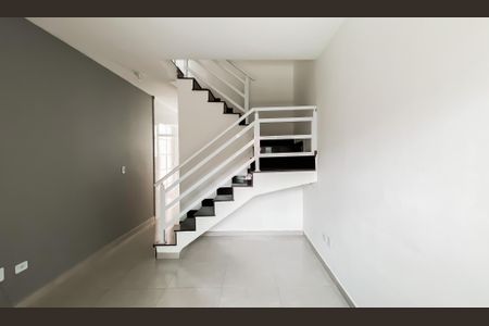 Casa à venda com 80m², 2 quartos e 2 vagasSala