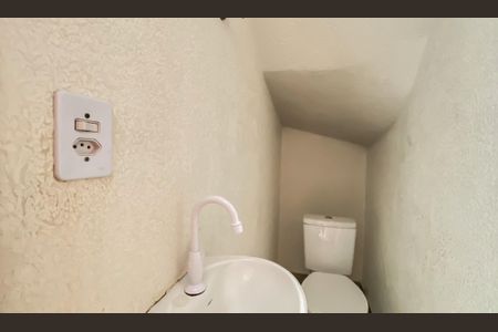 Casa à venda com 80m², 2 quartos e 2 vagasLavabo