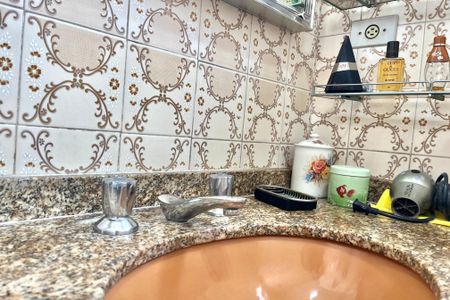 Casa à venda com 139m², 3 quartos e 2 vagasBanheiro