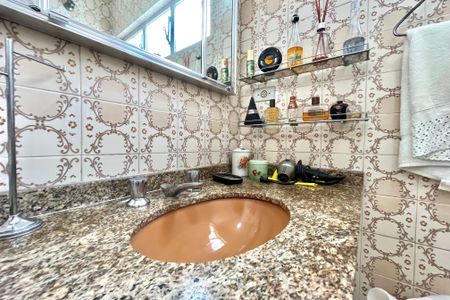 Casa à venda com 139m², 3 quartos e 2 vagasBanheiro