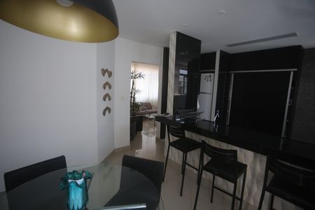 Apartamento à venda com 110m², 3 quartos e 2 vagasSala