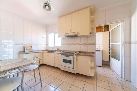 Apartamento à venda com 140m², 3 quartos e 2 vagasCozinha 