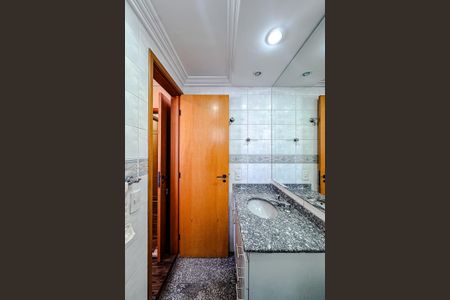 Apartamento à venda com 127m², 3 quartos e 4 vagas Apartamento à venda com 127m², 3 quartos e 4 vagasBanheiro da Suíte 2