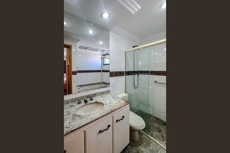 Apartamento à venda com 127m², 3 quartos e 4 vagas Apartamento à venda com 127m², 3 quartos e 4 vagasBanheiro da Suíte