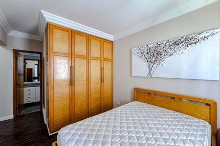 Apartamento à venda com 127m², 3 quartos e 4 vagas Apartamento à venda com 127m², 3 quartos e 4 vagasQuarto 2 - Suíte