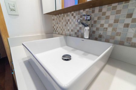 Apartamento à venda com 140m², 3 quartos e 3 vagasBanheiro Social Detalhe