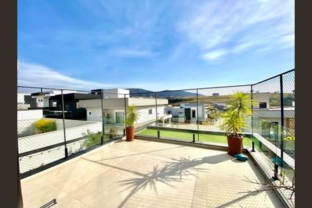 Casa de condomínio à venda com 255m², 3 quartos e 4 vagas