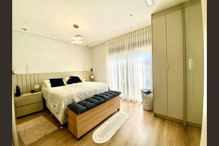 Casa de condomínio à venda com 255m², 3 quartos e 4 vagas